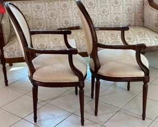 2pc Hickory Furniture Chairs Mahogany PAIR	39x22x22in	HxWxD
