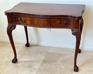 Antique Mahogany Expanding Table Circa 1900	Closed: 30x37x21in Open : 21-42-55-68-81in	HxWxD
