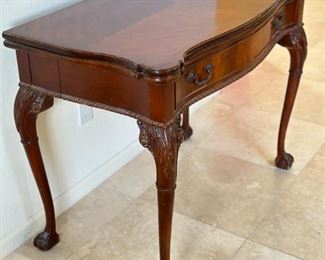 Antique Mahogany Expanding Table Circa 1900	Closed: 30x37x21in Open : 21-42-55-68-81in	HxWxD
