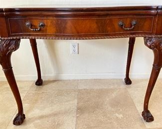Antique Mahogany Expanding Table Circa 1900	Closed: 30x37x21in Open : 21-42-55-68-81in	HxWxD
