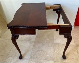 Antique Mahogany Expanding Table Circa 1900	Closed: 30x37x21in Open : 21-42-55-68-81in	HxWxD
