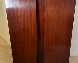 Antique Mahogany Expanding Table Circa 1900	Closed: 30x37x21in Open : 21-42-55-68-81in	HxWxD
