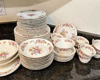 60pc Old Ivory Syracuse China Set	60 pieces	
