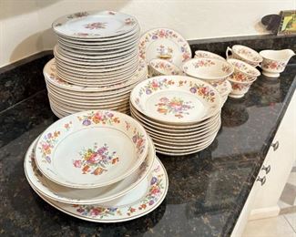 60pc Old Ivory Syracuse China Set	60 pieces	
