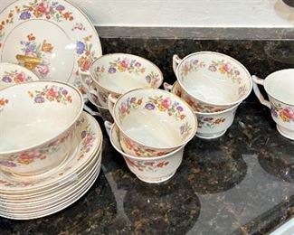 60pc Old Ivory Syracuse China Set	60 pieces	
