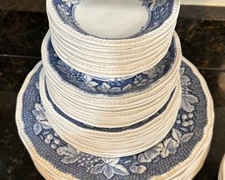 29pc Kensington Ironstone Somerset China	29 piece	
