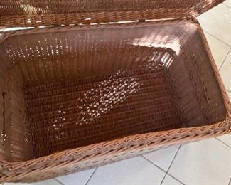 Wicker Trunk		

