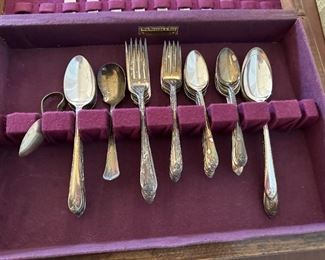 Silverware Plate set		
