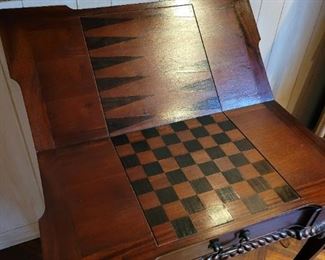 Georgia anrique game table
