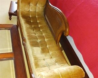 Fainting couch antique