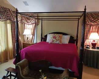 King size 4 poster bed includes bedding