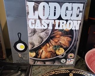 Lodge cast iron Dutch oven