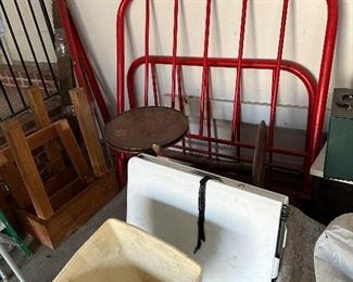 Full size iron bed