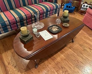 drop leaf coffee table