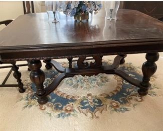 Duncan Phyfe Dining Room Table with 6 Chairs