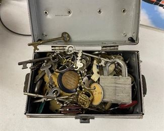 Box of old keys 