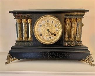 Vintage mantle clock
