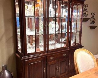 Pennsylvania House formal lighted dining room hutch w/glass shelves 