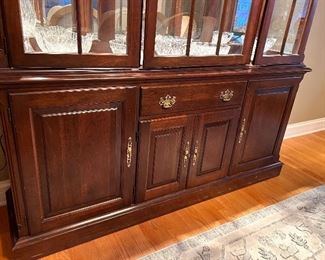 Pennsylvania House formal lighted dining room hutch w/glass shelves 