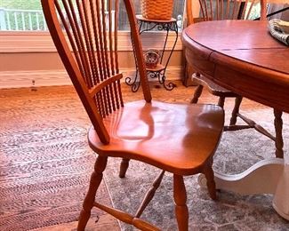 Oak kitchen table w/2 leaves and 4 chairs