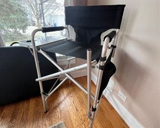 Tall folding chair w/side table and side pouch 