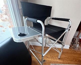Tall folding chair w/side table and side pouch 
