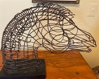 WIRE TABLE TOP HORSE HEAD SCULPTURE.