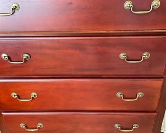 Five-drawer chest of drawers.