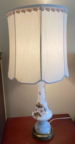 Lamp with ceramic base.