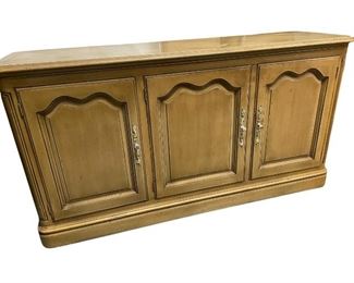 $300 - Kindel French Louis XVI Kindel Solid Wood Buffet Cabinet Server LS55-2                                                          Description : A traditional sideboard by Kindel Furniture of Grand Rapids, Michigan. This piece features rounded front corners and two cabinets with large brass pulls. The smaller cabinet on the left has one adjustable shelf within and the larger cabinet to the right has four drawers. This piece comes with two silverware cloths. The sideboard is in very good vintage condition. A great looking traditional sideboard made by a quality furniture company.

Condition Desc. : This is a vintage piece that is in very good condition with only minor signs of wear to be expected with age and use. Please refer to photos for a more detailed look at condition. We make every attempt to list and photograph any defects or signs of wear that are significant to this sale

Local pickup Potomac, MD.  Contact us for shipper suggestions

Width : 58 in x 16.5 x 30.5H
