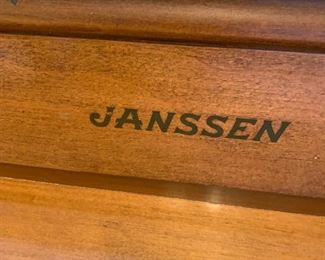 Janssen piano
