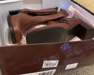 new in box Bandilino leather boots