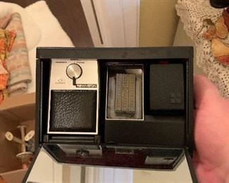 vintage new in box, never used Remington razor