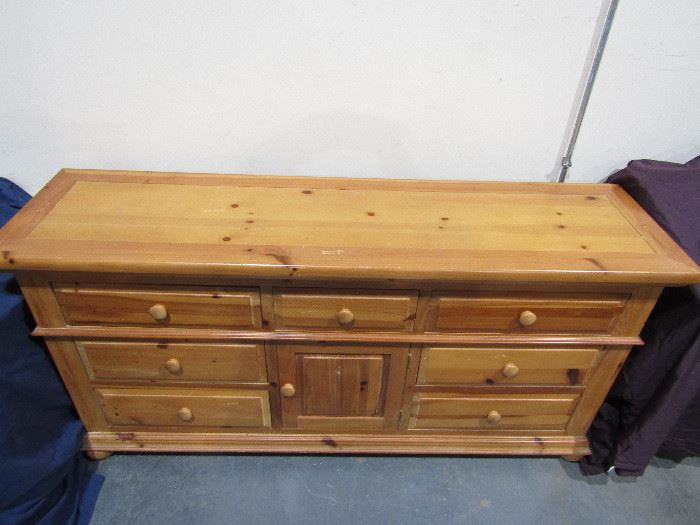 Deceased Estate Furniture/Furnishings Clean Stuff starts on 12/28/2022