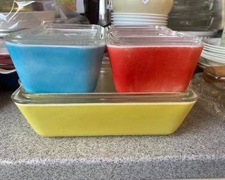 Pyrex refrigerator set