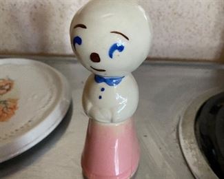 assorted kitchen items