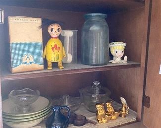 assorted kitchen items