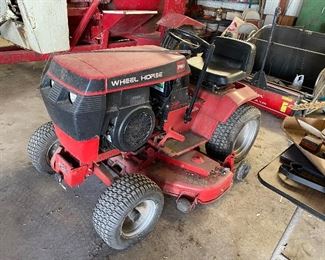 1995 Wheel Horse riding lawn mower 312-8 42" deck—it does start