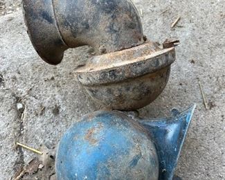 Antique automobile horns