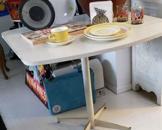 Mid-Century Drop-Leaf Pedestal Breakfast Table