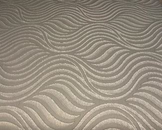 $2400~BEAUTIFUL THOMASVILLE KING SIZE BED WITH COMFY POSTERPEDIC TECHNOLOGY PERFORMANCE MATTRESS