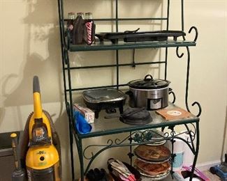 Very functional baker’s rack