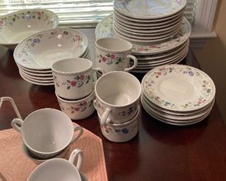 Lovely set of everyday dishes