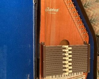 Autoharp in excellent condition with lots of music