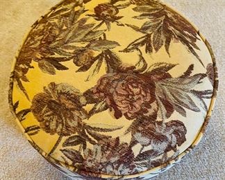 22_____$50
Round Floral Ottoman 21x18H