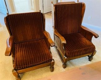 31_____$ 1195
ETHAN ALLEN 6 PIECE SUITE 
Chocolate velour wonderful
—Sofa 77Wx29Dx36H
—Oversize chair30wx32Dx41H 
—Side chair 30Wx32Dx36H
—Coffee Table 55x23x17H
— Pair of Side Tables 19Wx28Dx17H