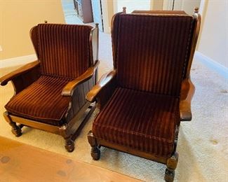 31_____$ 1195
ETHAN ALLEN 6 PIECE SUITE 
Chocolate velour wonderful
—Sofa 77Wx29Dx36H
—Oversize chair30wx32Dx41H 
—Side chair 30Wx32Dx36H
—Coffee Table 55x23x17H
— Pair of Side Tables 19Wx28Dx17H