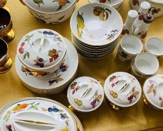 47_______$200 Royal Worcester Evesham set 
English Gold and fruit set 