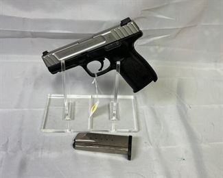 SMITH & WESSON SD40 VE SEMI AUTO PISTOL
