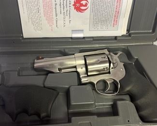 RUGER REDHAWK 44 MAGNUM REVOLVER